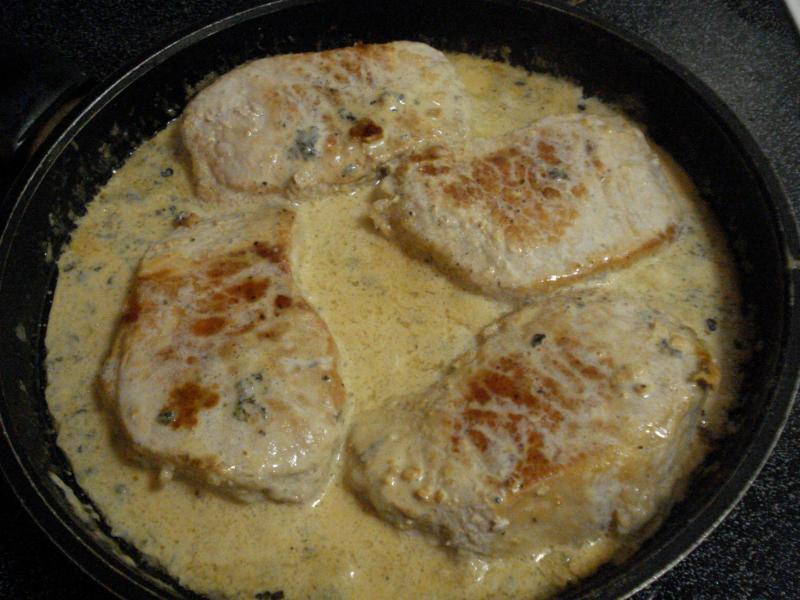 Rôti de porc sauce au Roquefort - Photo de Amy Stephenson - 101Pairing.com