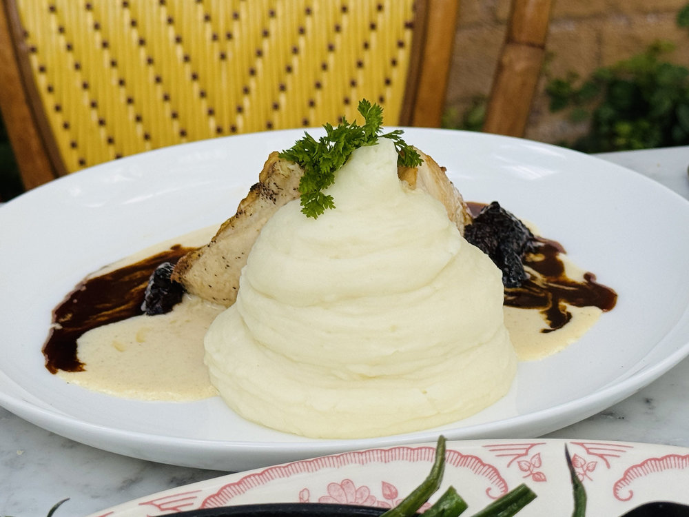 Pularda con crema de colmenillas