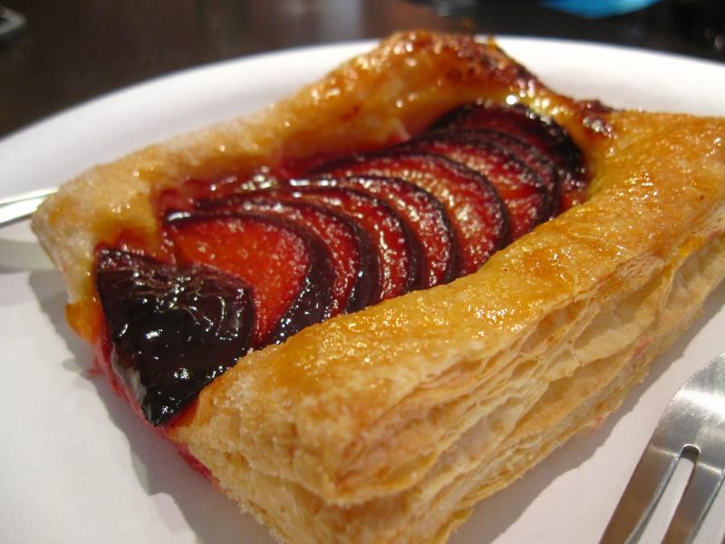 Tarte aux pruneaux - Photo de Kate Hopkins - 101Pairing.com