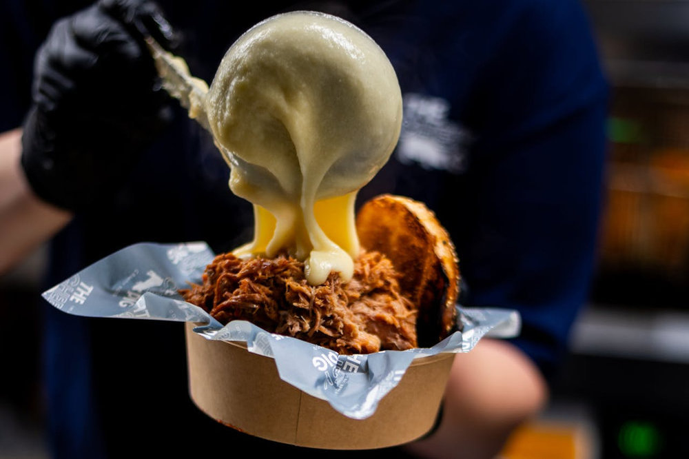 Porc effiloché avec une sauce blanche barbecue Alabama