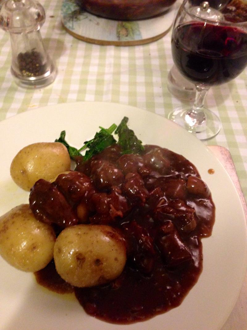 Ragoût de chevreuil au vin de Bourgogne - Photo de Smabs Sputzer (1956-2017) - 101Pairing.com