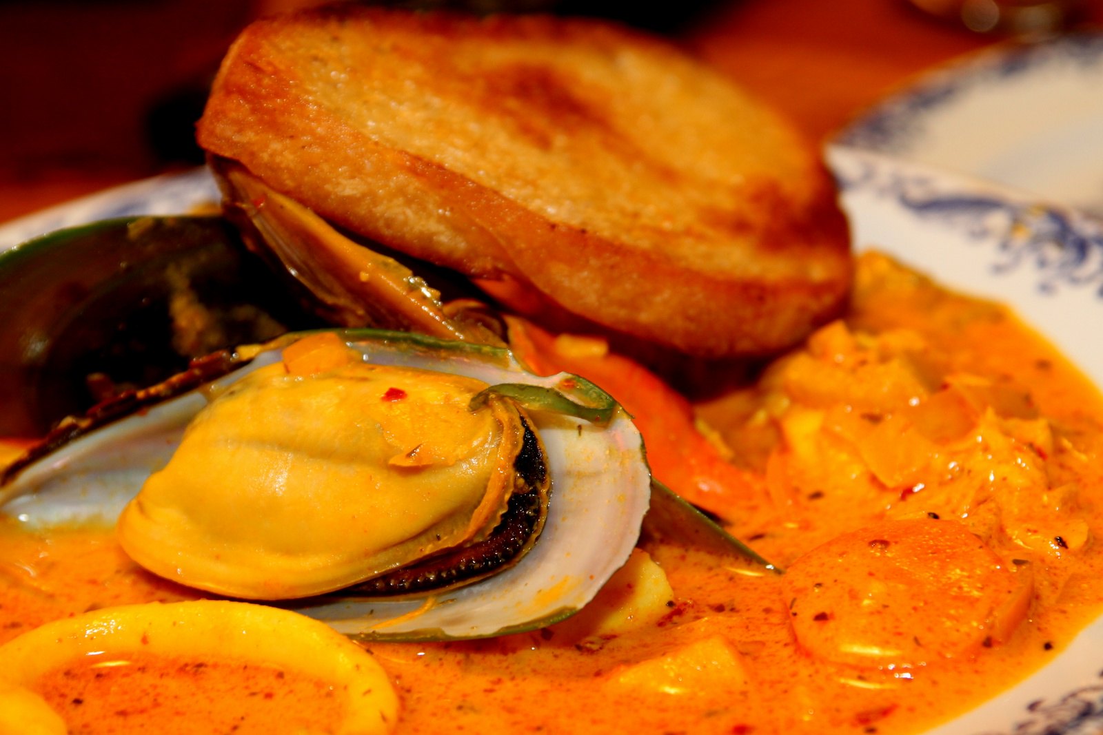 Lotte en civet sauce au beurre rouge - Photo de Erik Junberger - 101Pairing.com