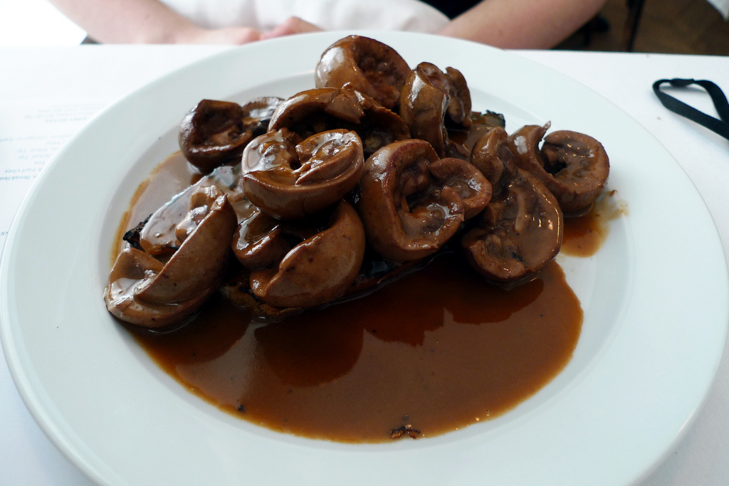 Rognons d&rsquo;agneau au vin rouge - Photo de Ewan Munro - 101Pairing.com