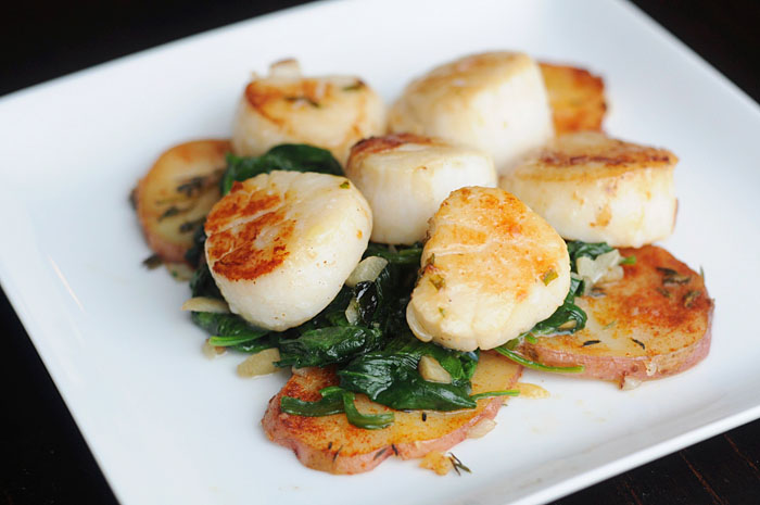 Coquilles Saint-Jacques au beurre d’ail - Photo de Mackenzie Kosut - 101Pairing.com