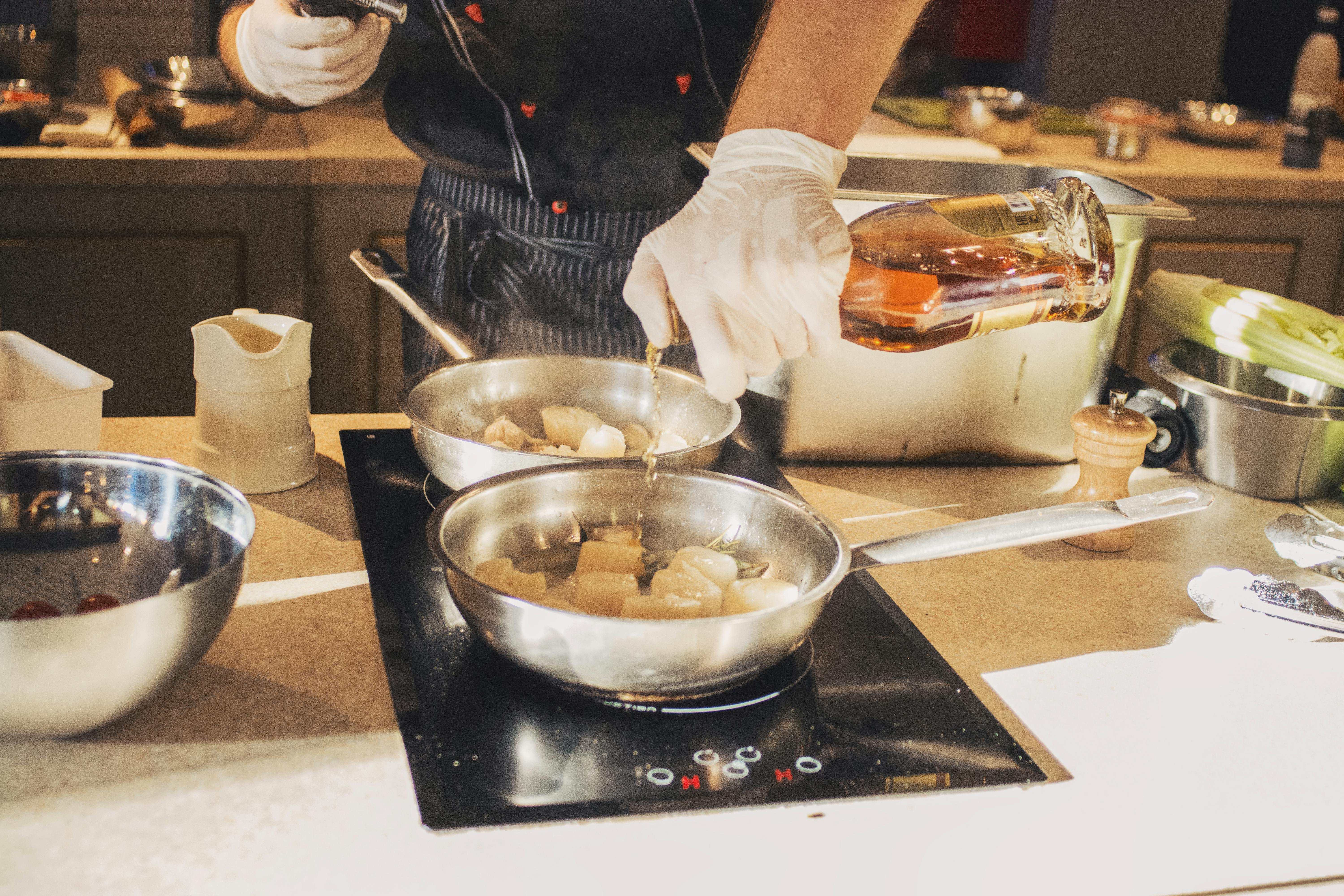 Coquilles Saint-Jacques flambées - Photo de Tanya Gorelova - 101Pairing.com