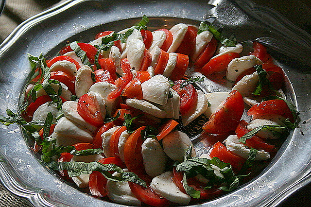 Salade Caprese - Photo de Lori Branham - 101Pairing.com