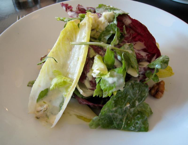 Salade d’endives aux noix et au roquefort - Photo de Charles Haynes - 101Pairing.com