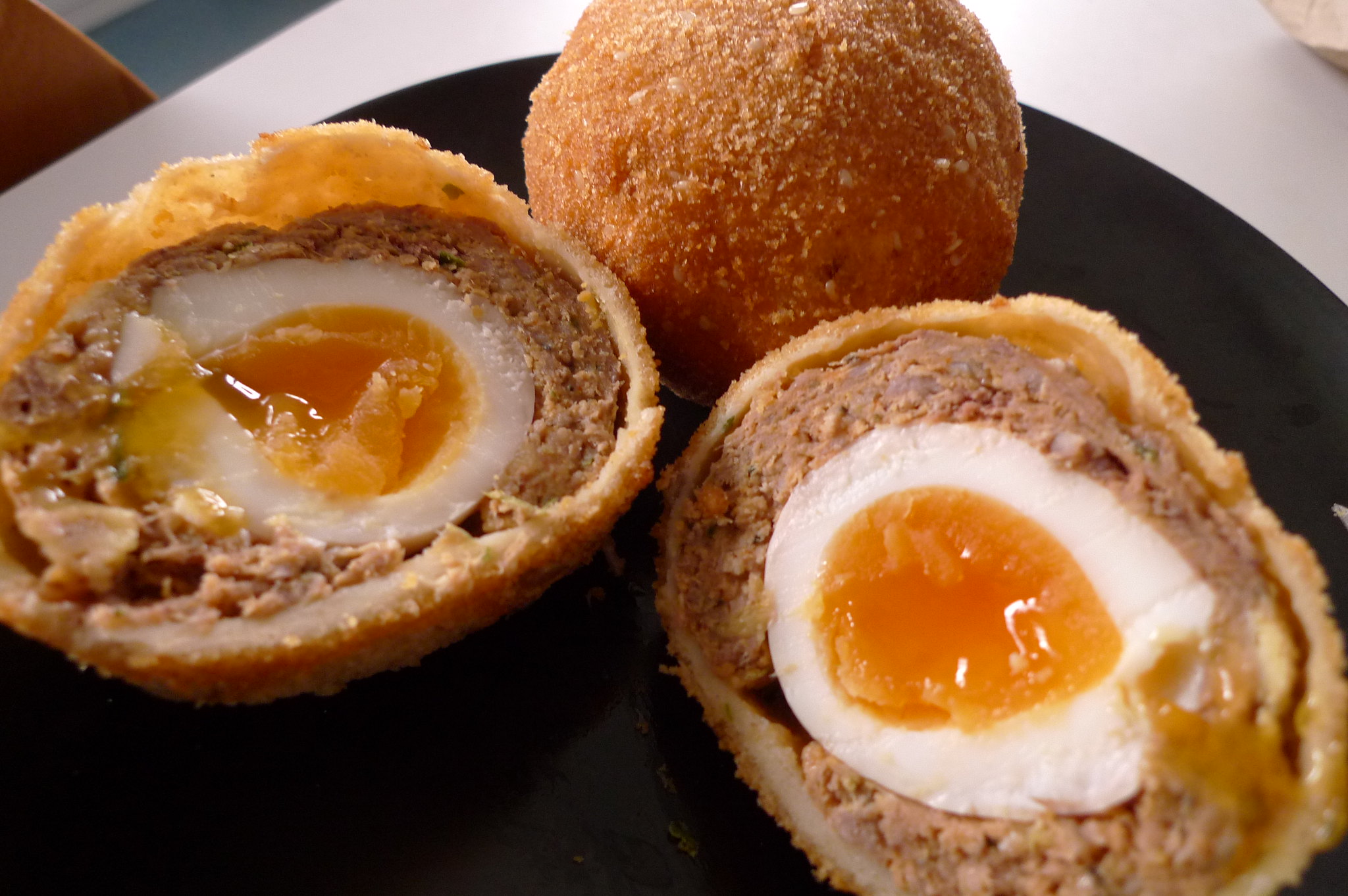 Scotch eggs - Photo de Blowing Puffer Fish - 101Pairing.com