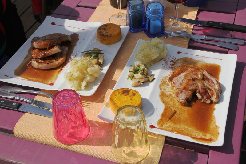 Selle d&rsquo;agneau rôtie aux pommes de terre - Photo de Claude Valette - 101Pairing.com