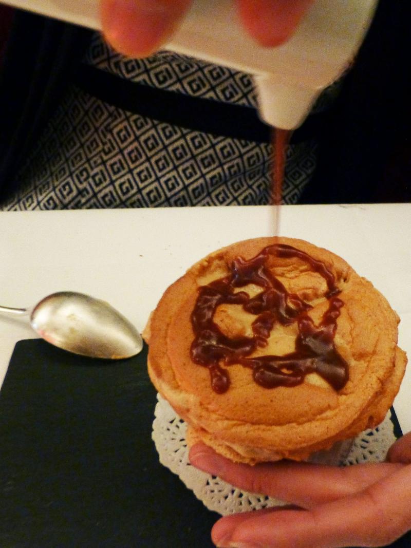 Soufflé au caramel - Photo de Gigi Griffis - 101Pairing.com