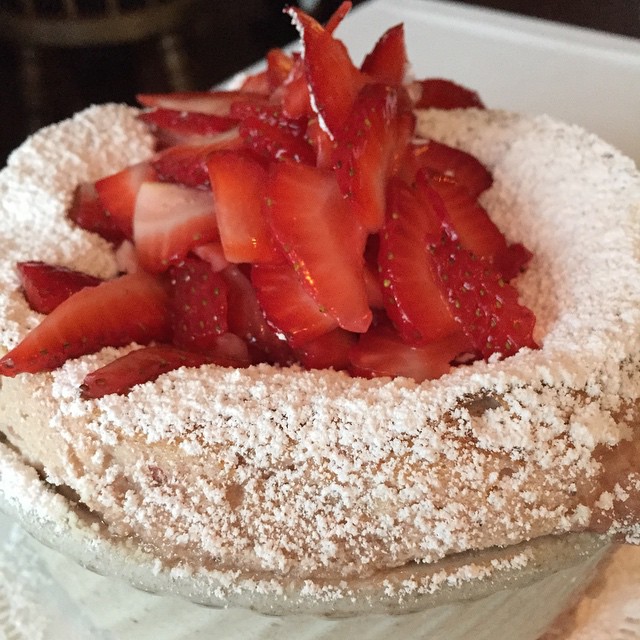 Soufflé glacé à la fraise et à la rhubarbe - Photo de Naotake Murayama - 101Pairing.com
