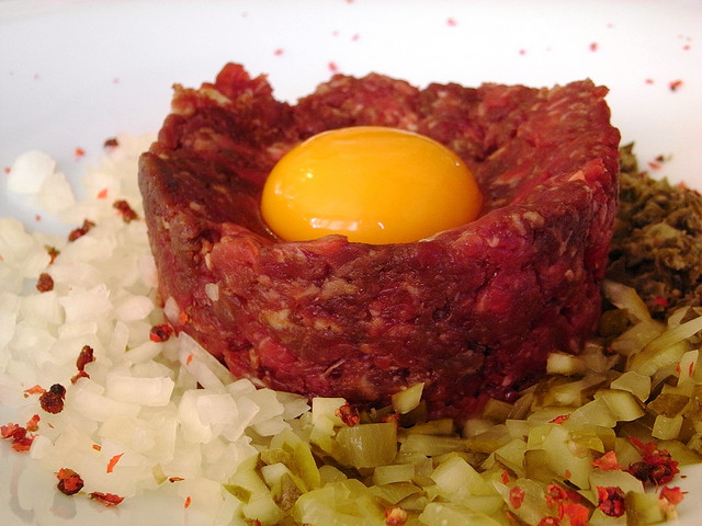 Steak tartare aux épices - Photo de Javier Lastras - 101Pairing.com