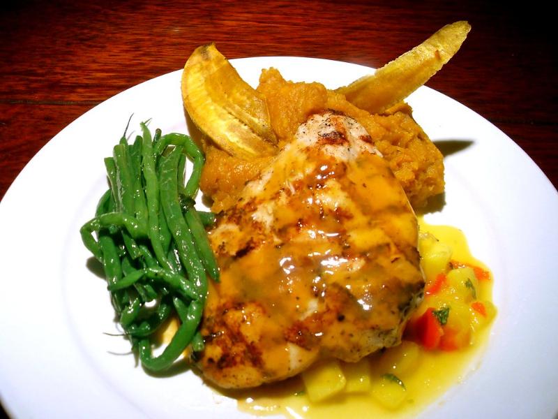 Suprême de poulet à l&rsquo;ananas - Photo de Bob B. Brown - 101Pairing.com