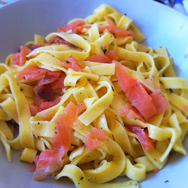 Tagliatelles au saumon fumé - Photo de demi - 101Pairing.com