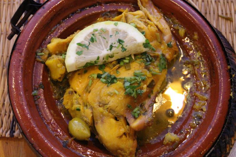 Tajine de poulet aux citrons confits - Photo de Just Booked A Trip - 101Pairing.com