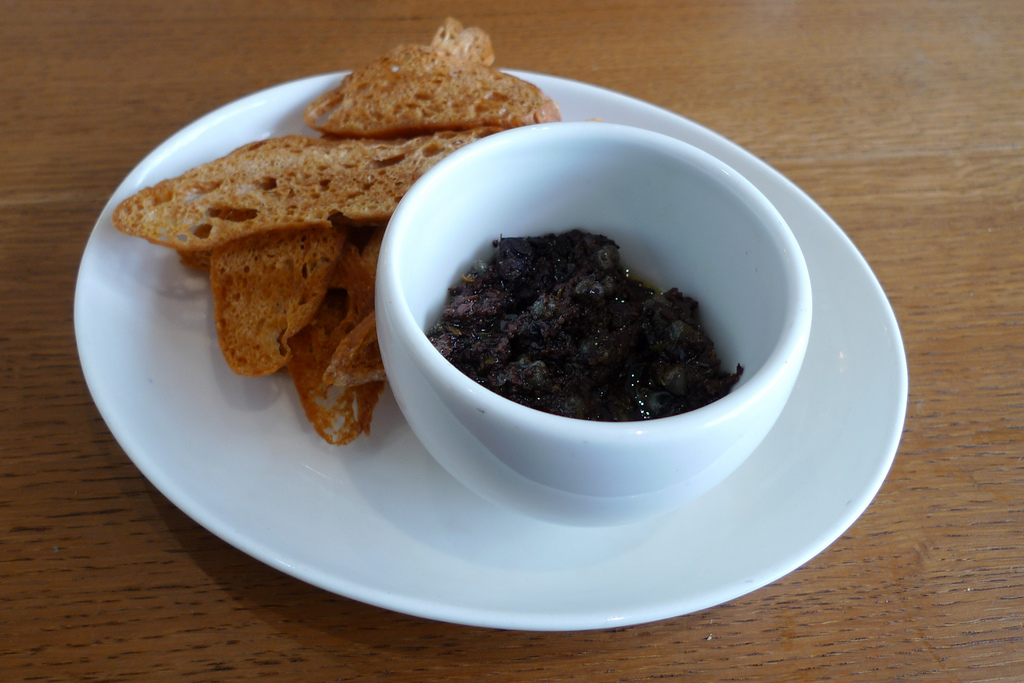 Toast à la tapenade - Photo de Ewan Munro - 101Pairing.com