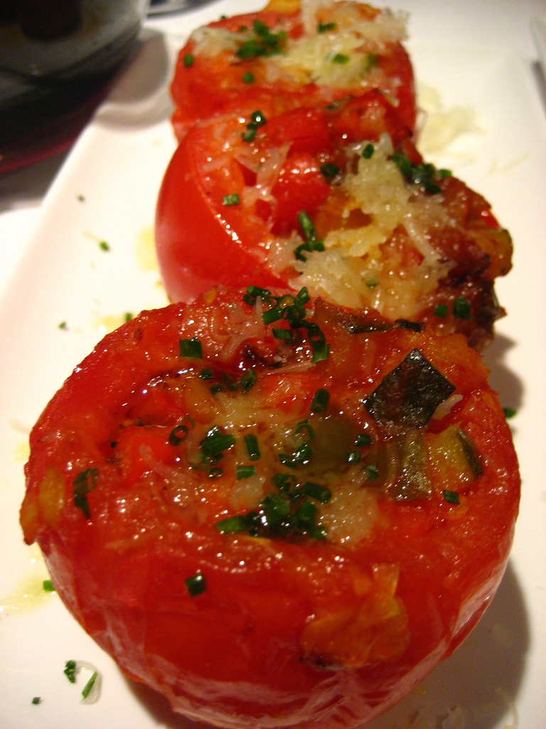 Tomates farcies au caviar d’aubergine - Photo de Jeremy Keith - 101Pairing.com