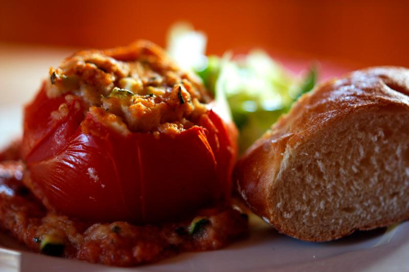 Tomates soufflées au jambon - Photo de Florian Lehmuth - 101Pairing.com