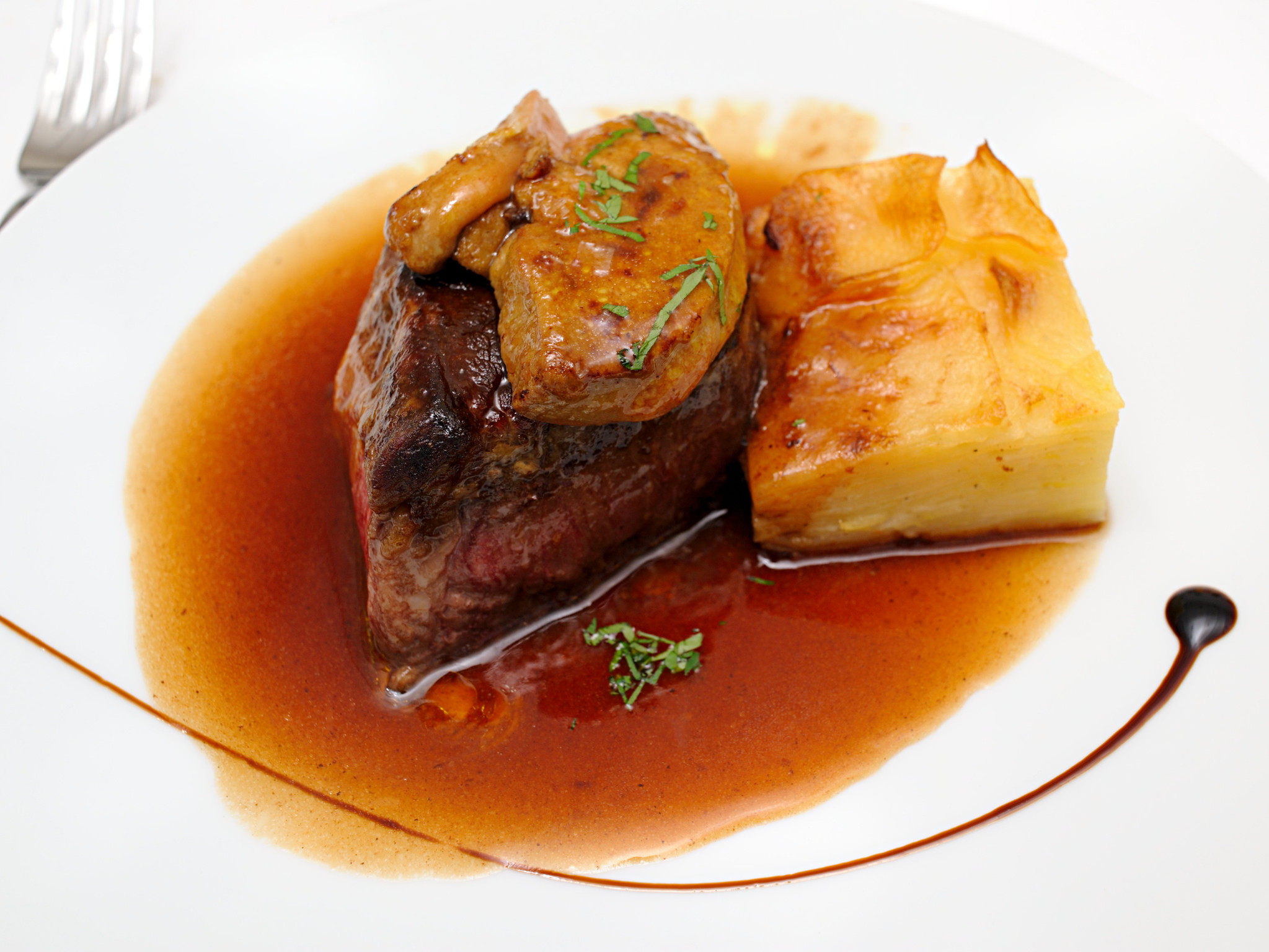 Tournedos Rossini et purée de pommes de terre aux truffes - Photo de Roger Ferrer Ibáñez - 101Pairing.com