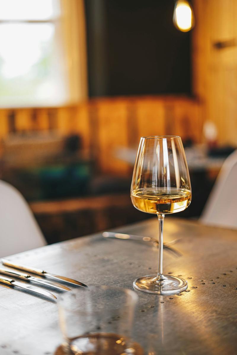 Alsace Grand cru Kirchberg de Barr Riesling Sélection de grains nobles - Vins moelleux et liquoreux blancs - Photo de Ambitious Studio* | Rick Barrett - 101Pairing.com