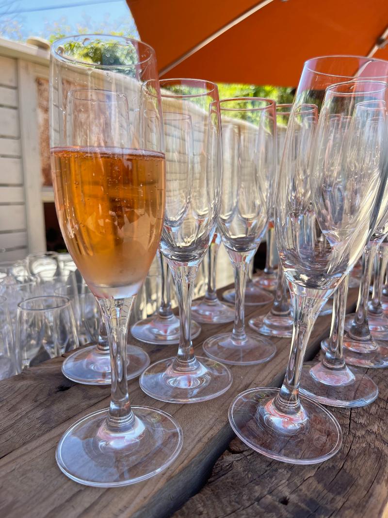 Crémant de Bordeaux Rosé Doux - Vins effervescents rosés - Photo de Sarah Stierch - 101Pairing.com