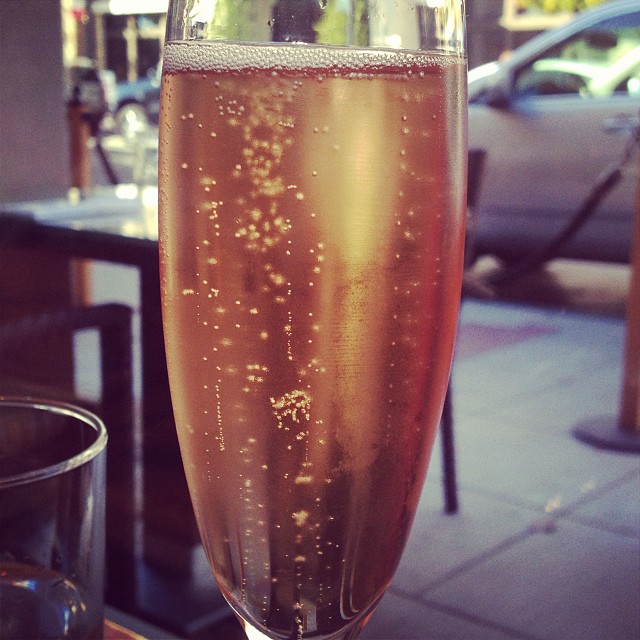 Champagne Premier cru Chamery Rosé Demi-sec Millésimé - Vins effervescents rosés - Photo de Jameson Fink - 101Pairing.com