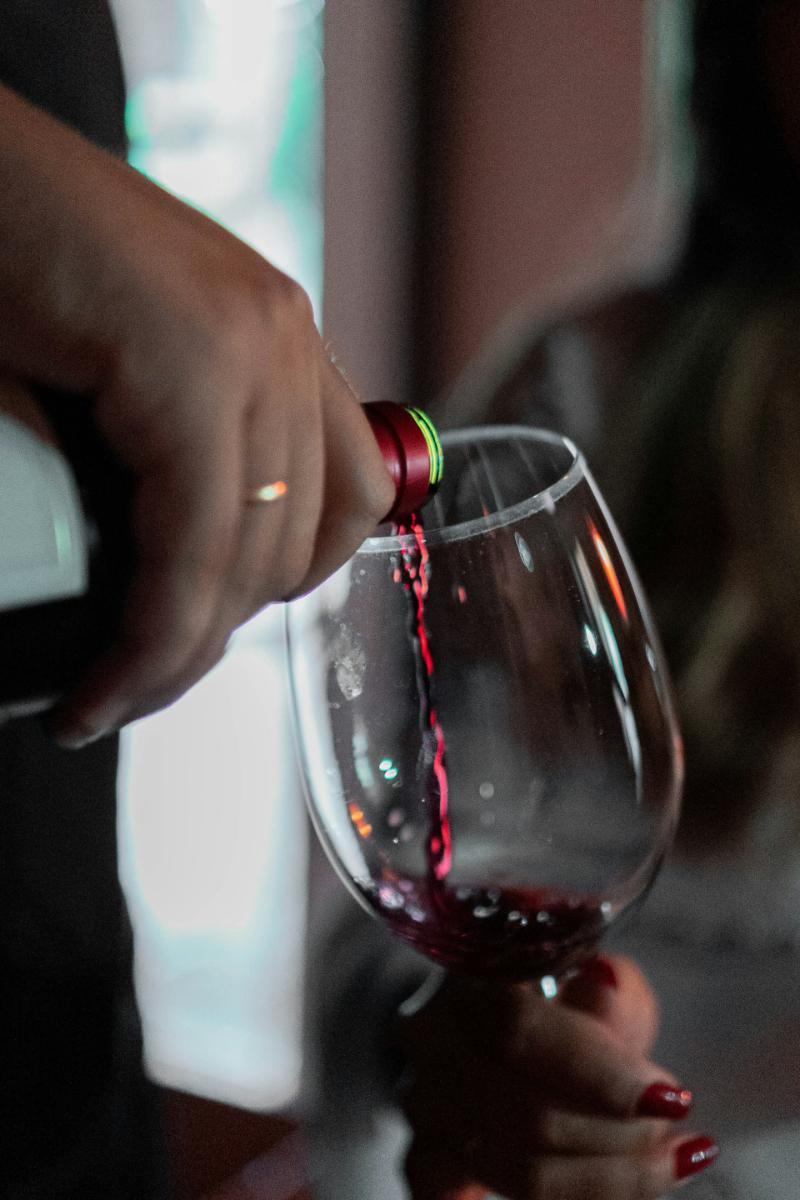 Fixin Rouge - Vins tranquilles rouges - Photo de Rodrigo Rodrigues | WOLF Λ R T - 101Pairing.com