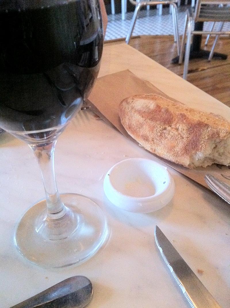 Côtes du Rhône Villages Rousset les Vignes Rouge - Vins tranquilles rouges - Photo de Dana Moos - 101Pairing.com