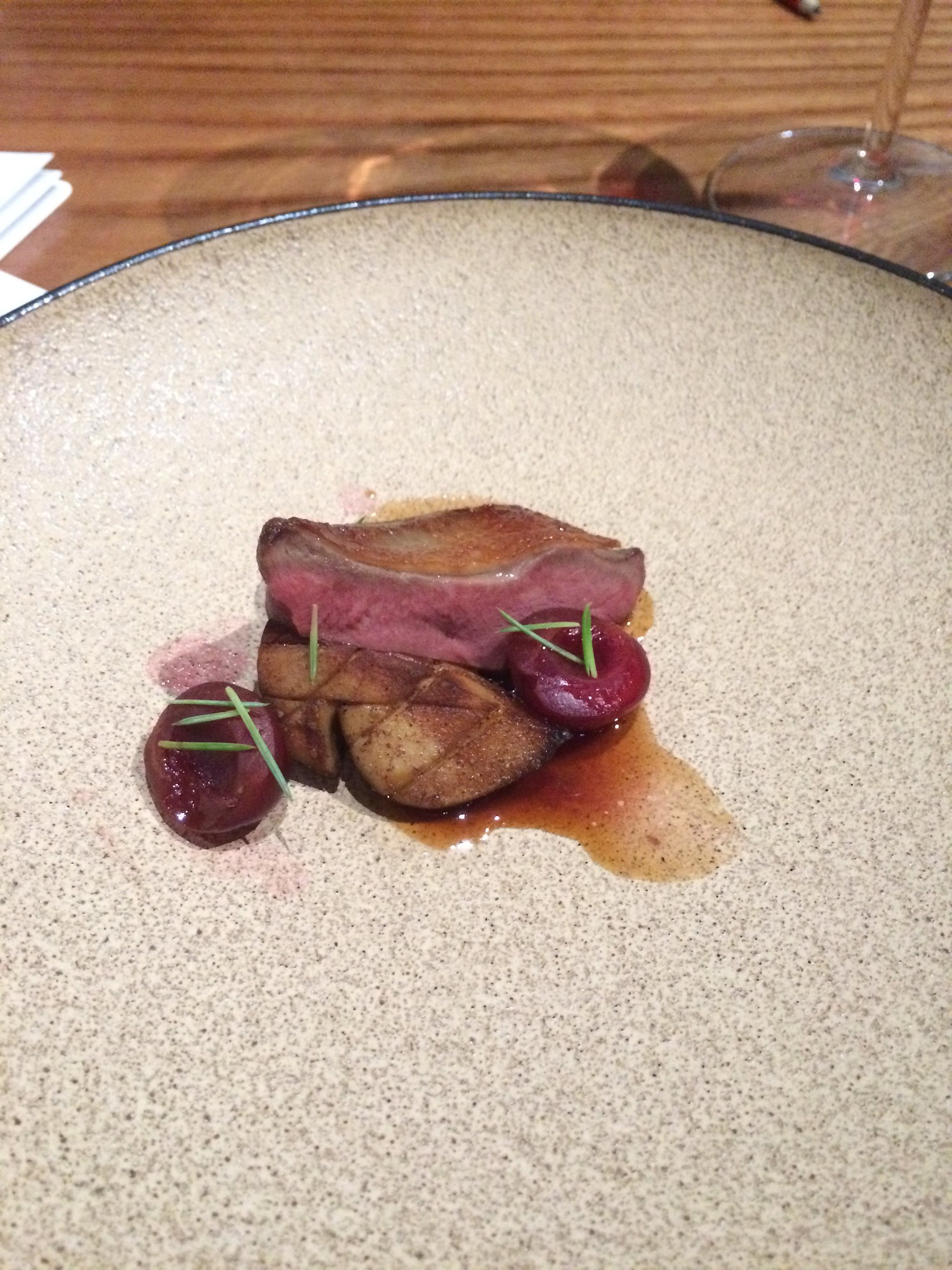 Pigeonneau aux cèpes et aux olives - Photo de Ian Kennedy - 101Pairing.com