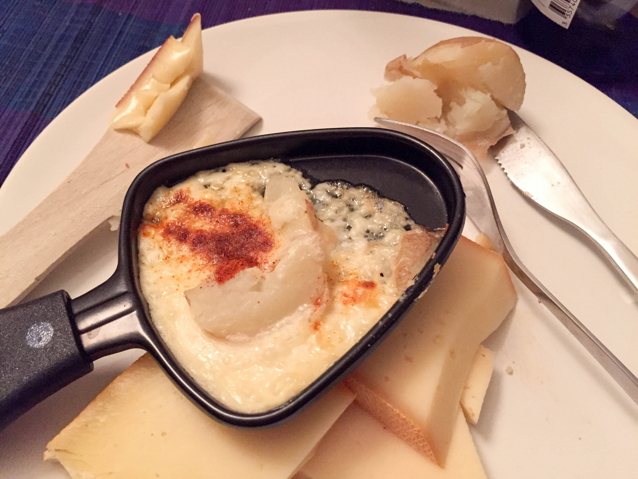 Raclette au Mont d’or - Photo de Kent Wang - 101Pairing.com