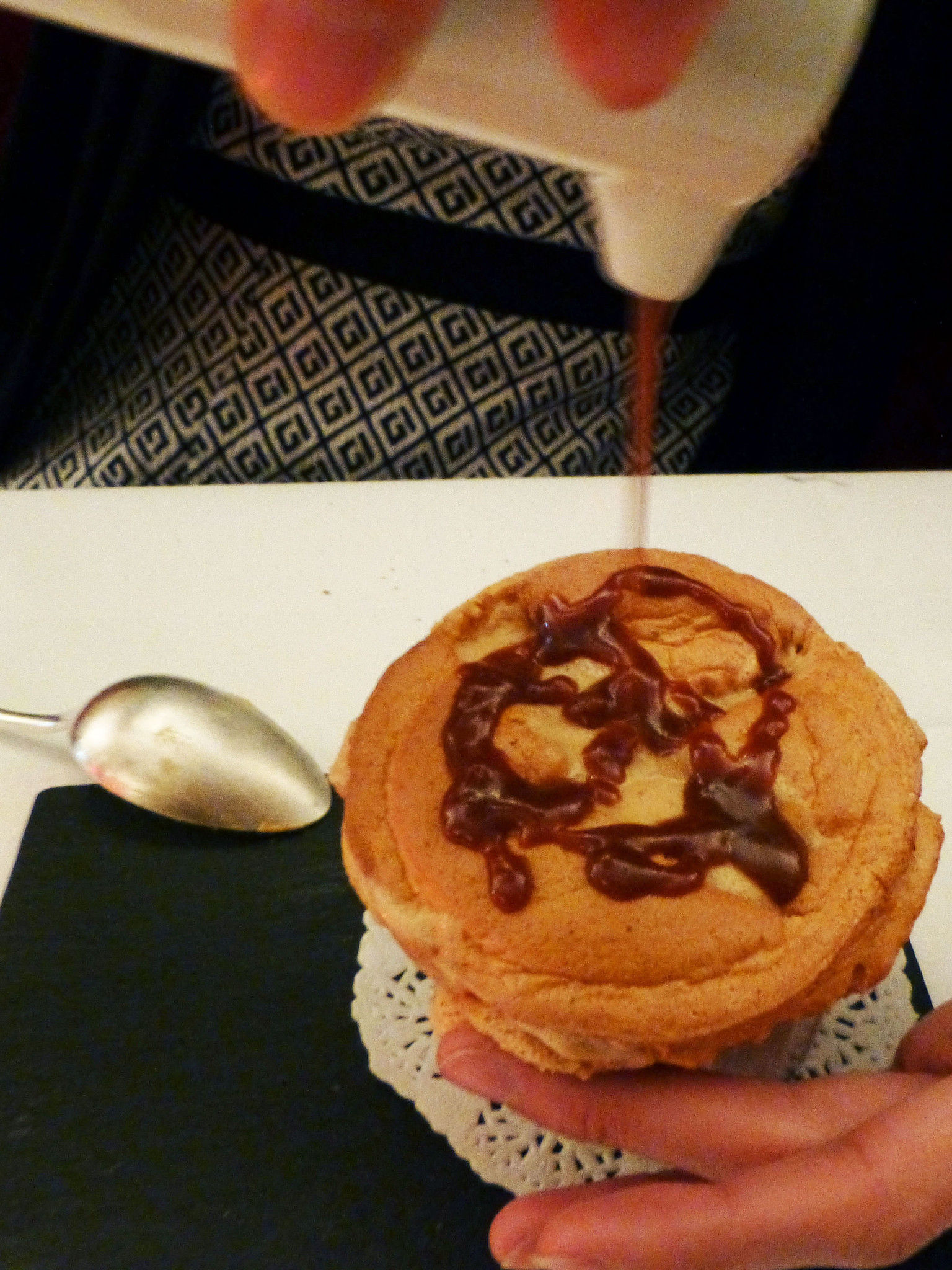 Soufflé au caramel - Photo de Gigi Griffis - 101Pairing.com