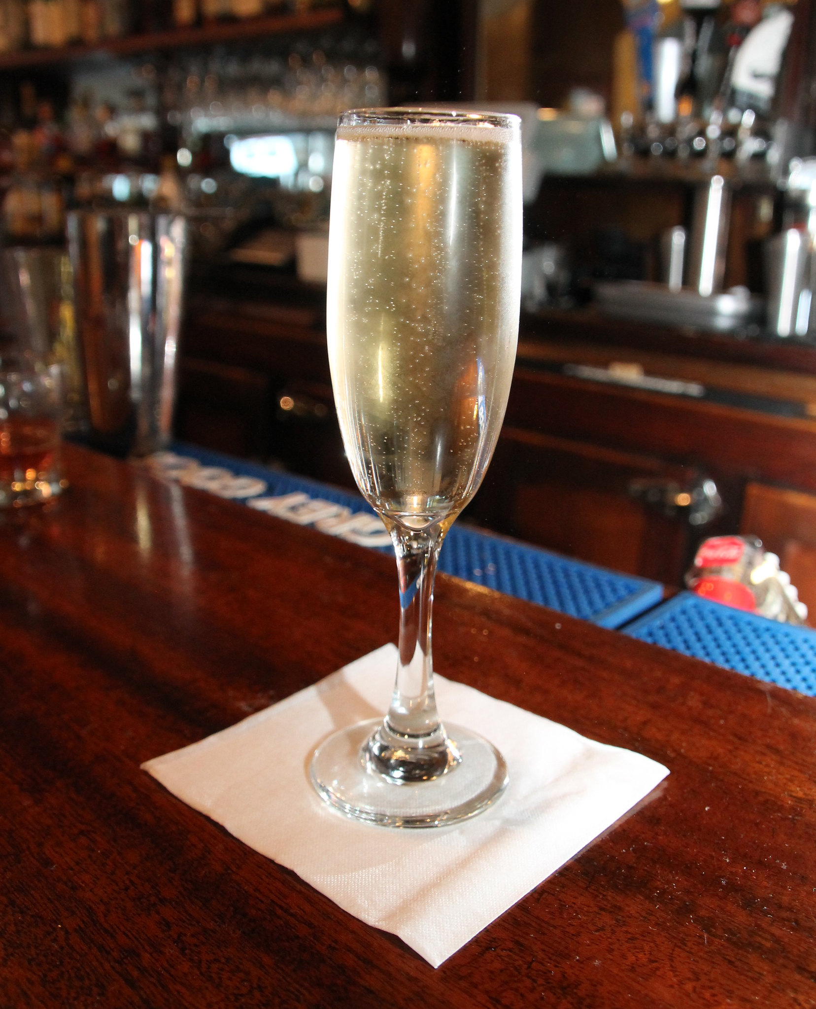 Champagne Blanc Grand cru      Blanc de blancs Brut Non dosé - Vin Blanc - Photo de Sarah Stierch - 101Pairing.com