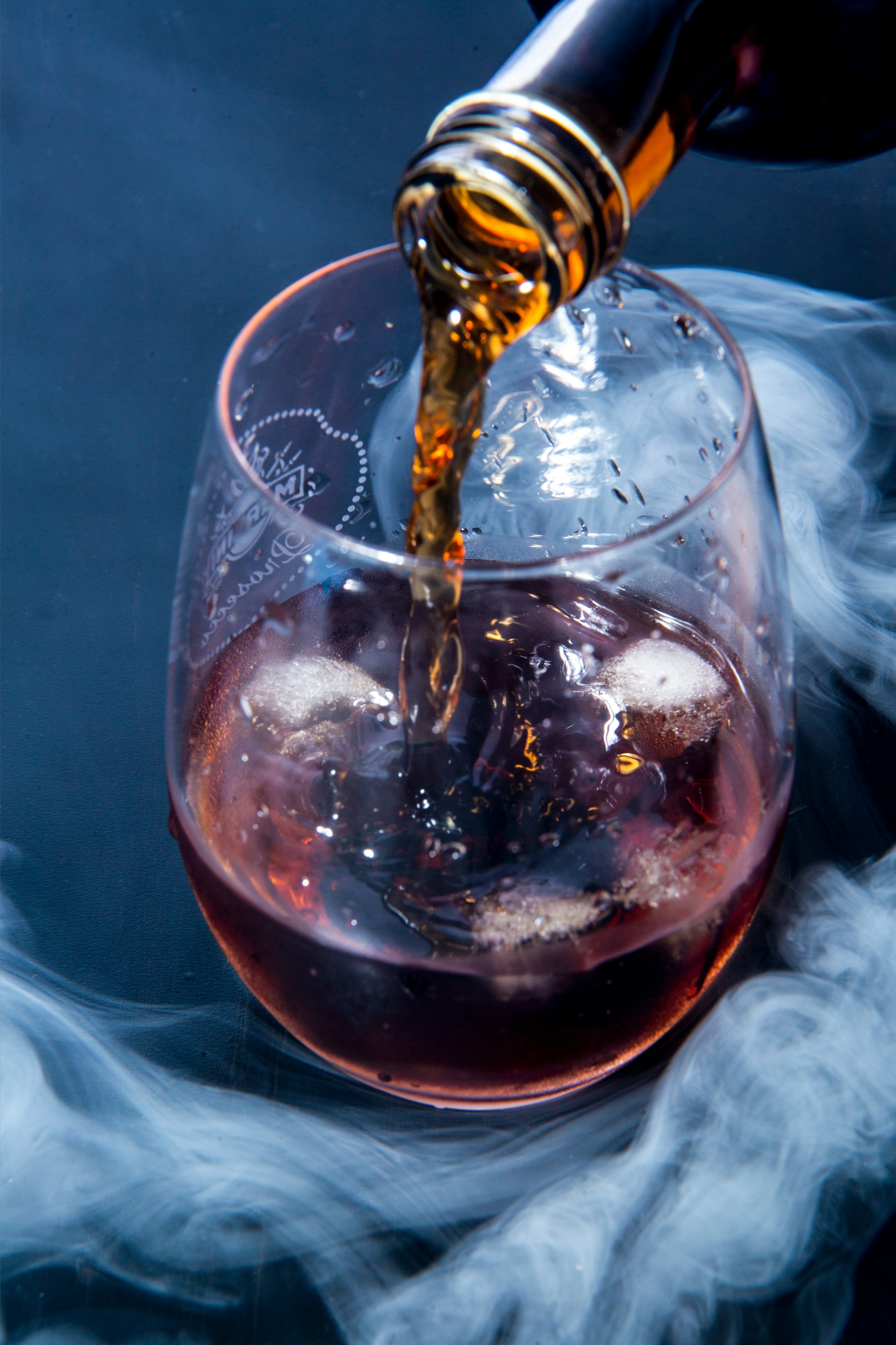 Bourgogne Rouge   Côtes d’Auxerre - Vin Rouge - Photo de Ilya Belyaev - 101Pairing.com