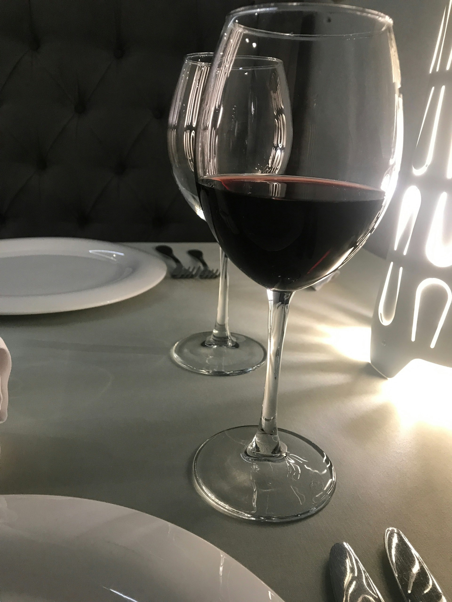 Ladoix Rouge Premier cru - Vin Rouge - Photo de Viktoria Avdeeva - 101Pairing.com