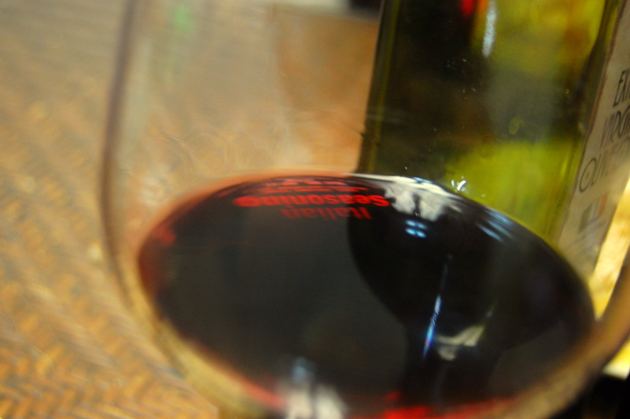 Vin de Savoie Rouge   Saint-Jean de la Porte - Vin Rouge - Photo de Seth Woodworth - 101Pairing.com